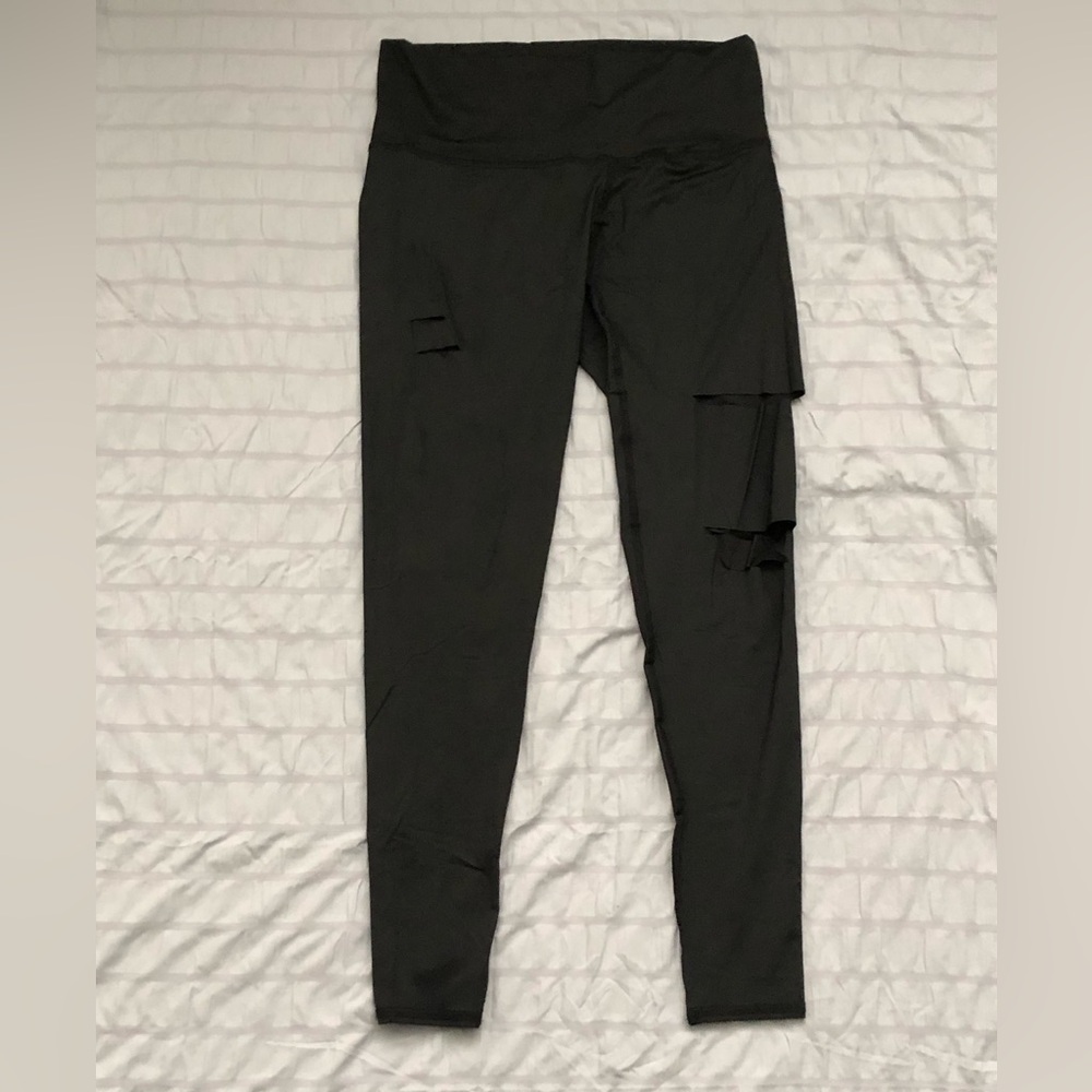 Teeki women’s leggings size L. Made in the US with recycled plastic. Yoga, swim.